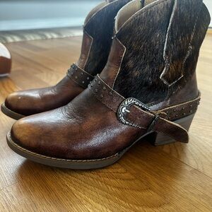 Sterling River - Leather Ankle Boots